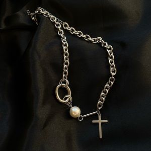 last one💗⚡️Pearl Circle Metal Bar Cross Crucifixion Necklace